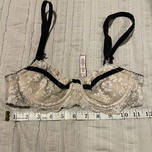 Victoria Secret bra with velvet straps size 32B